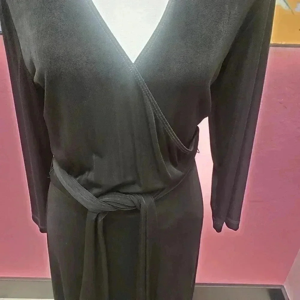 Chico's Travelers Size 1 Faux Wrap Dress with Tie - Picture 7 of 7